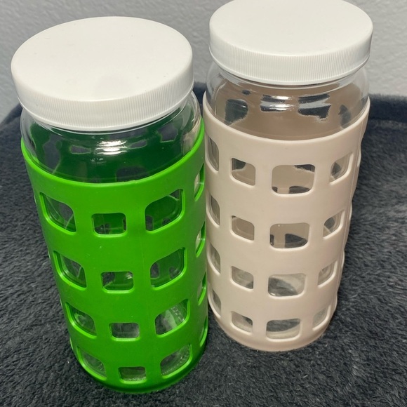 Glass Water Bottles with Silicone Sleeves - Green and Cream - Picture 2 of 8